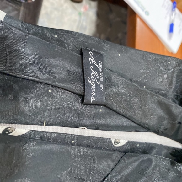 Alien pattern tie - Picture 2 of 2